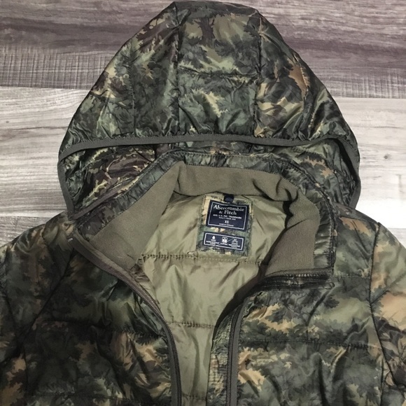 Abercrombie and Fitch - Picture 2 of 8